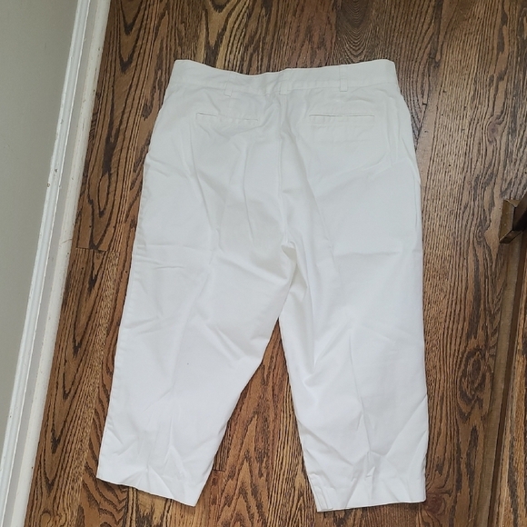 Kim Rogers White Capris - Picture 4 of 4